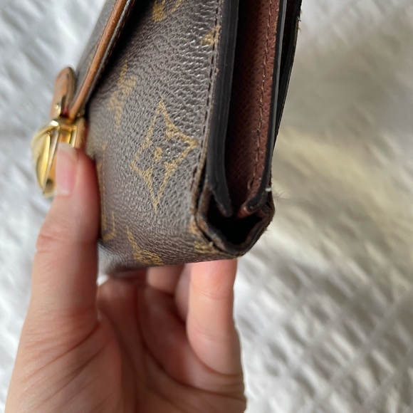 Louis Vuitton Eugenie Wallet - Picture 3 of 10
